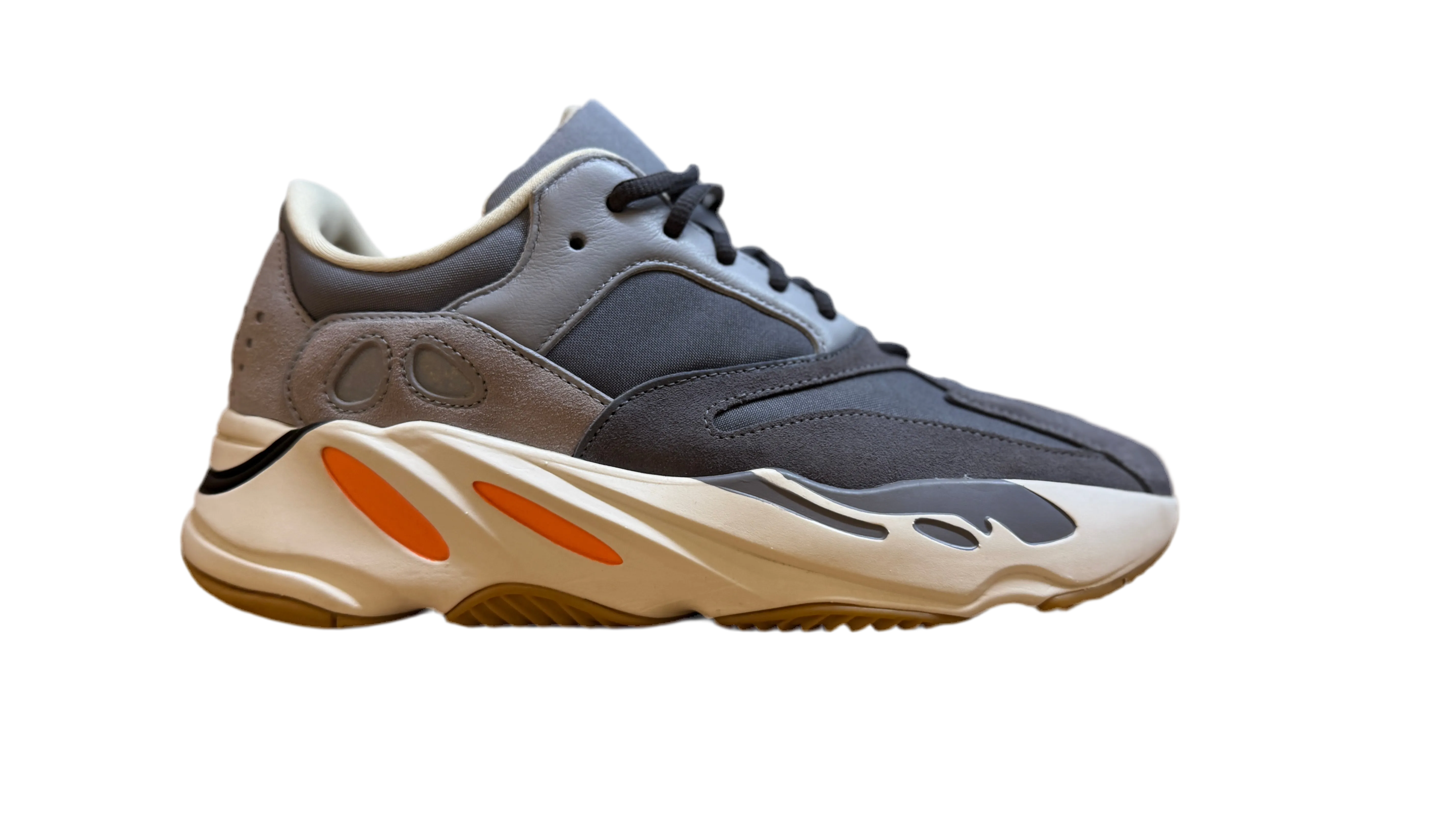 adidas Yeezy Boost 700Magnet (USED)