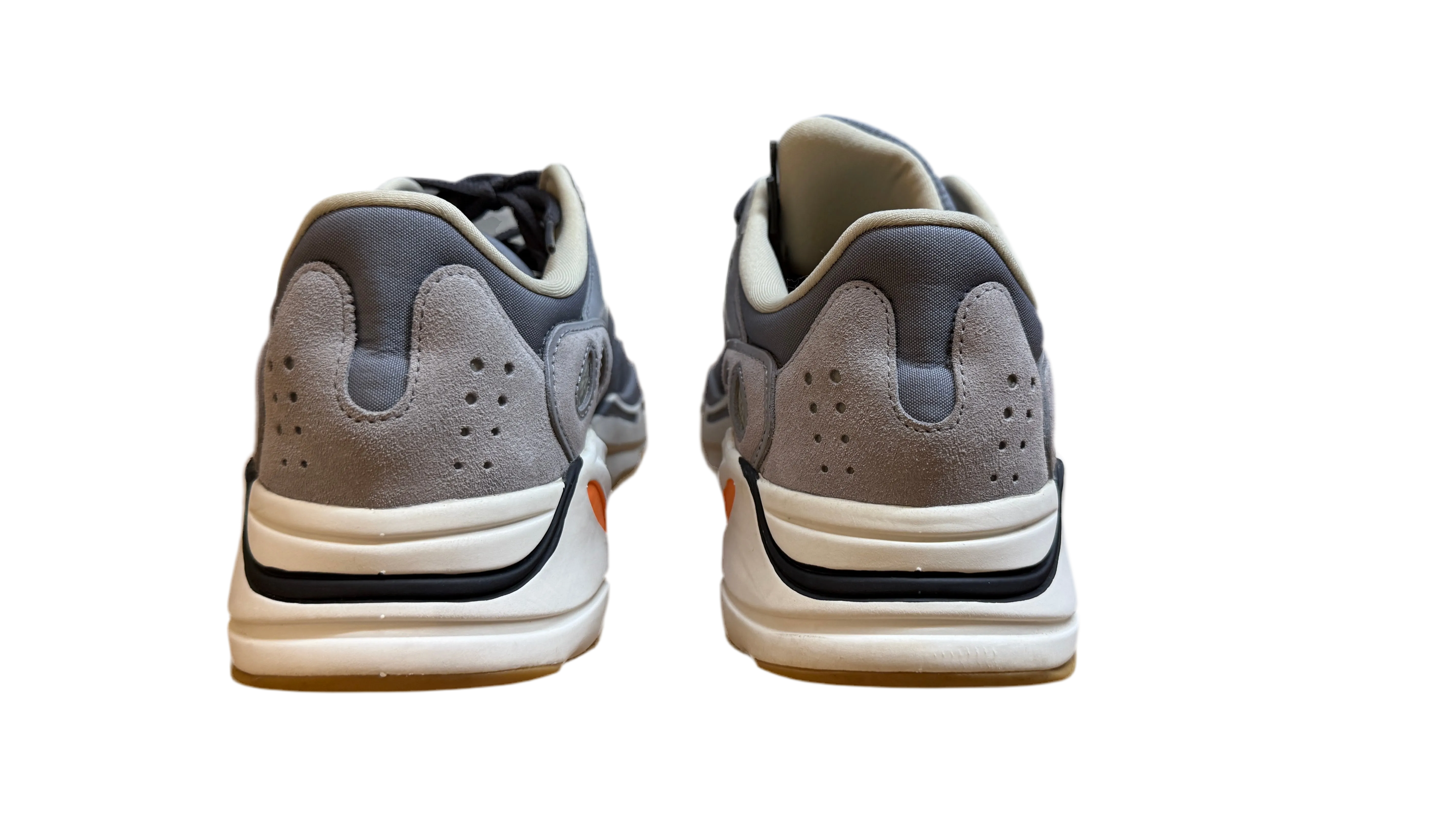 adidas Yeezy Boost 700Magnet (USED)
